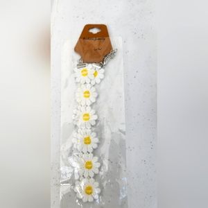 Daisy necklace